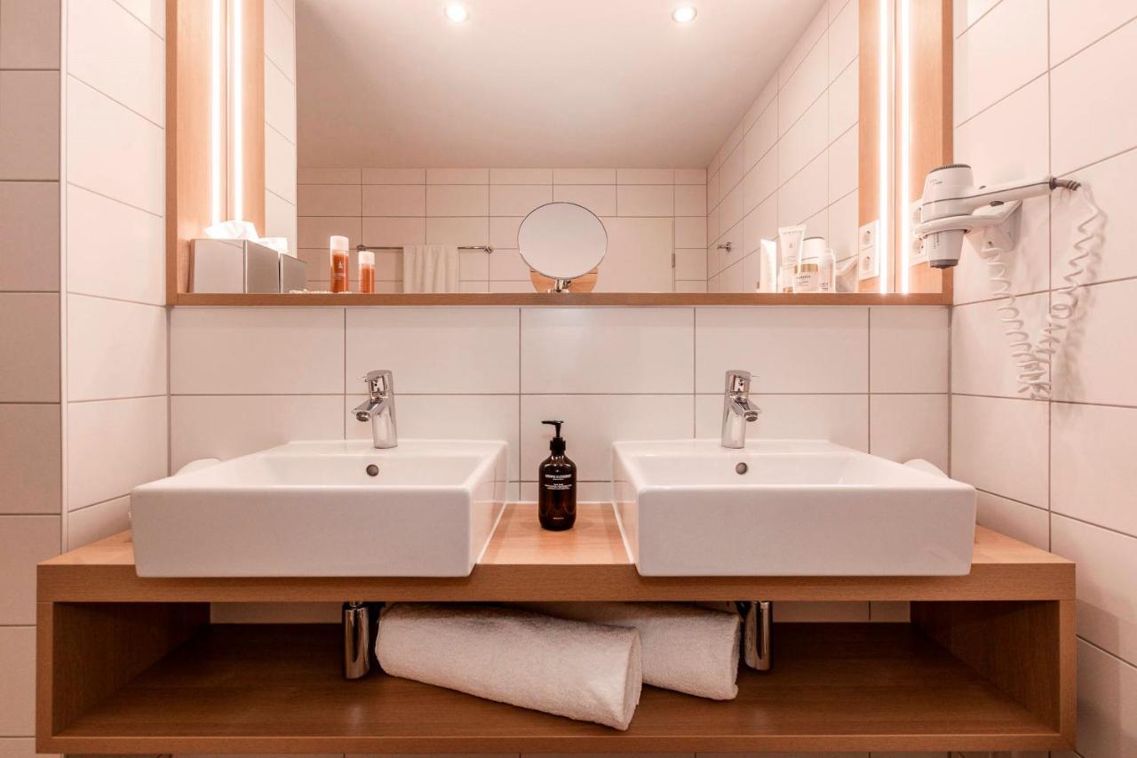 Boutique Atrium Hotel 4*